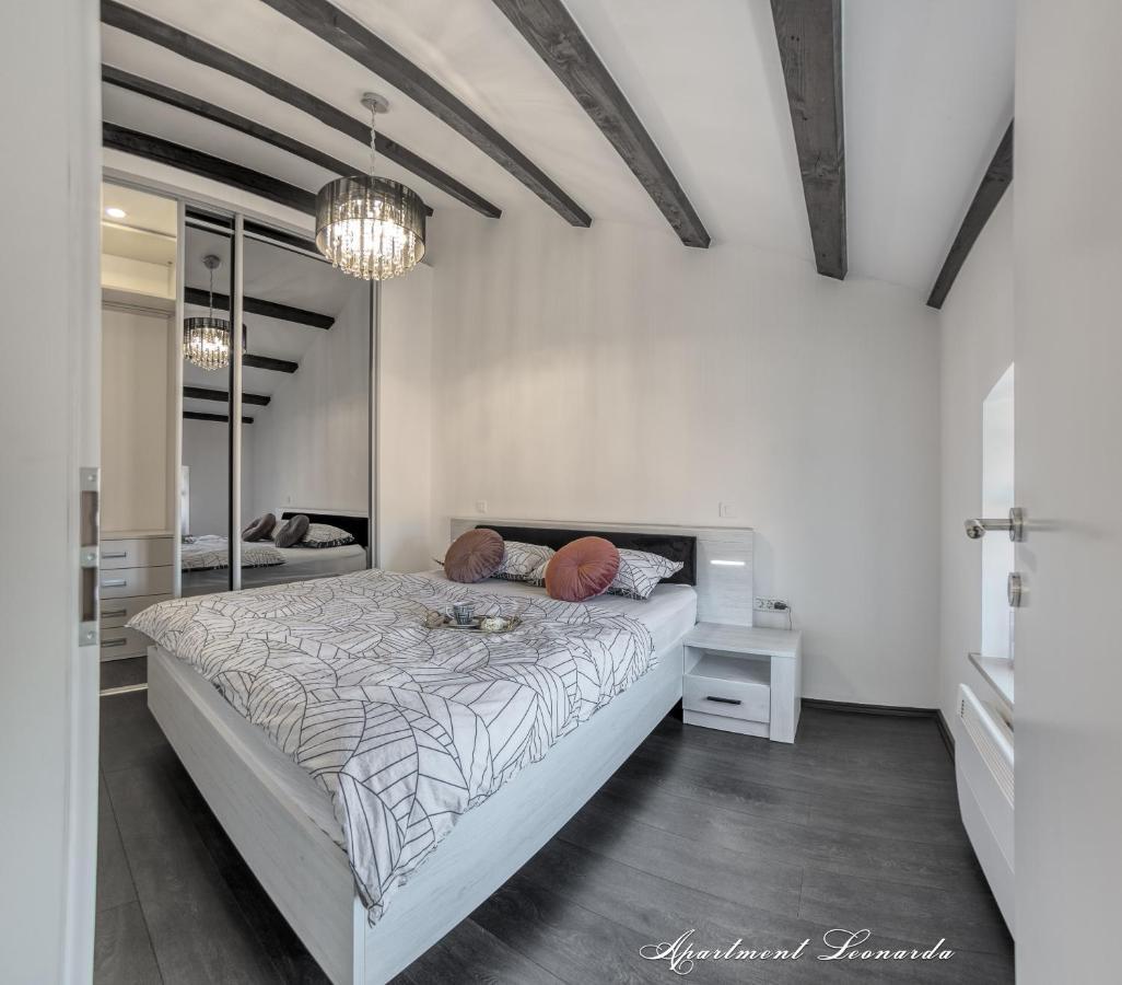 Penthouse Leonarda With Private Parking Apartment Pula Exterior photo